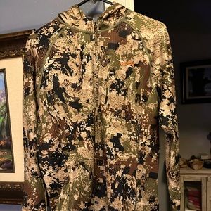 NWOT Sitka Optifade Subalpine Hoodie style shirt